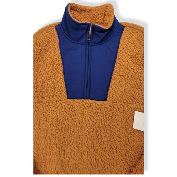 St. John's Bay Sherpa pull over Small - Picture 3 of 4